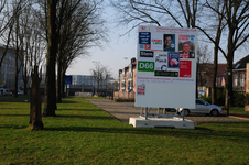 846807 Gezicht op een verkiezingsbord met affiches voor de gemeenteraadsverkiezingen op 21 maart 2018 in het Daalsepark ...